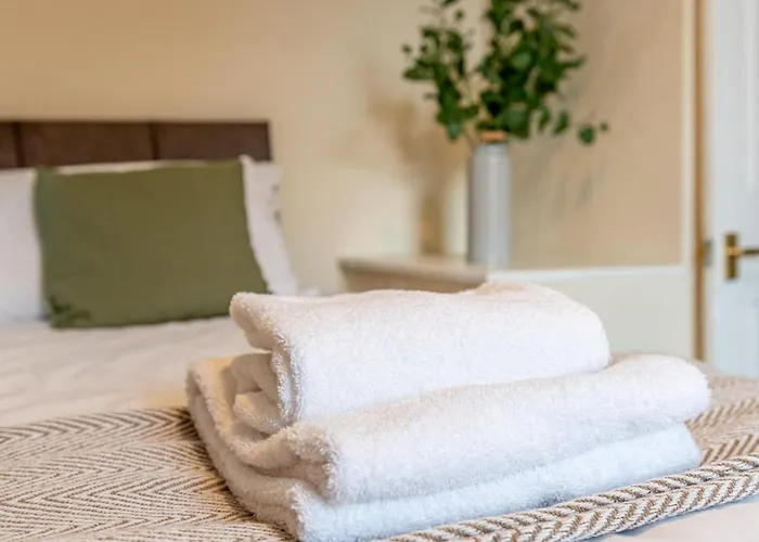 3 Bedroom Home Sleeps 5 Close To Chester City Centre Welcomes Couples, Small Groups, Families And Contractors