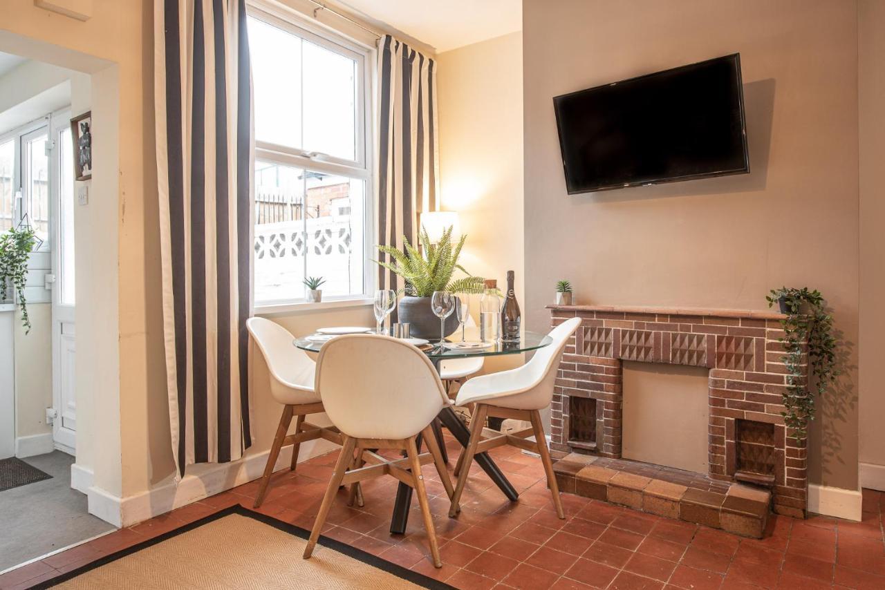 Centre Cozy 3-bedroom Apartment Chester